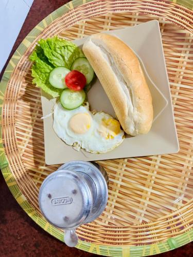 a plate with an egg sandwich and a salad at Son River House in Phong Nha