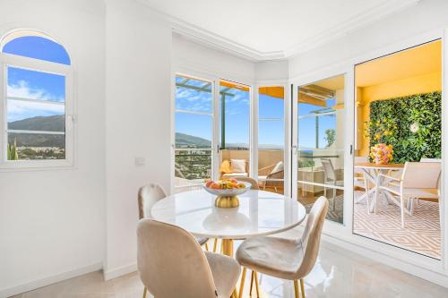 Amazing apartment with sea view in Puerto Banus