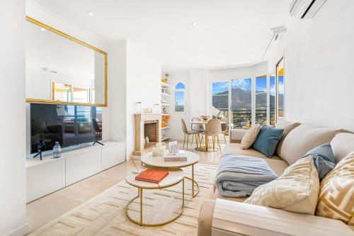 Amazing apartment with sea view in Puerto Banus