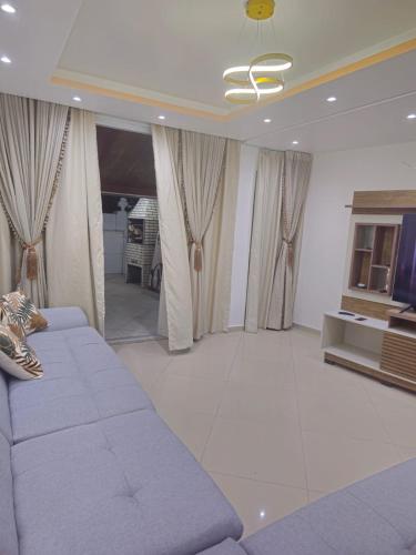 a living room with a couch and a tv at Apartamento aconchegante para temporada in Salvador