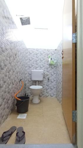 a bathroom with a white toilet in a room at Senja Kelabu Homestay in Kampong Bukit Tok Beng