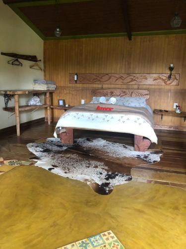 a bedroom with a bed in a room at Chalé Bougainville in Lavras Novas