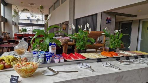 Comida en o cerca de este hotel