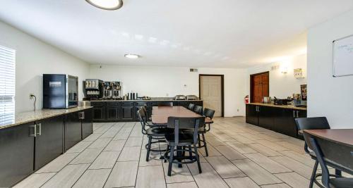 a room with a table and chairs and a kitchen at SureStay Plus Hotel by Best Western Sacramento North in Sacramento