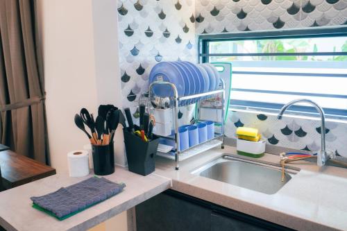 a kitchen sink with a dish drying rack next to it at Rimbayu 4Br-20guest#EventHouse#pooltable in Teluk Panglima Garang