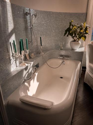 Photo de la galerie de l'établissement chambre Prestige - Château Maranne, à Parthenay