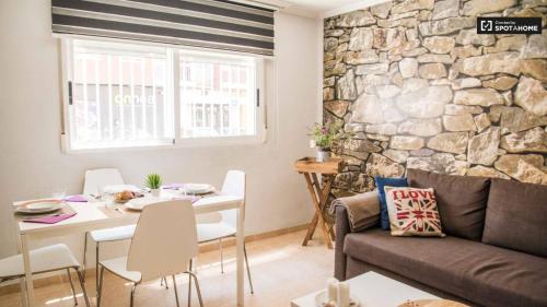 APARTMENTSUITESPAIN Beach Economy