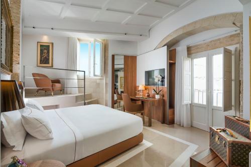 Deluxe Double Room with Side Sea View