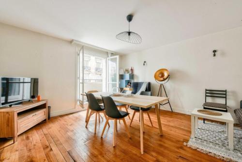 T2 with Stunning Balcony 55m2 Paris 17