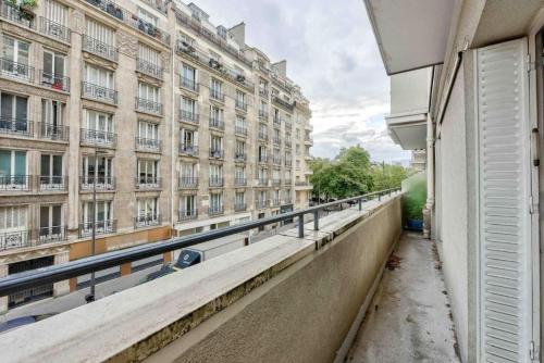 T2 with Stunning Balcony 55m2 Paris 17