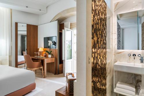 Deluxe Double Room with Side Sea View
