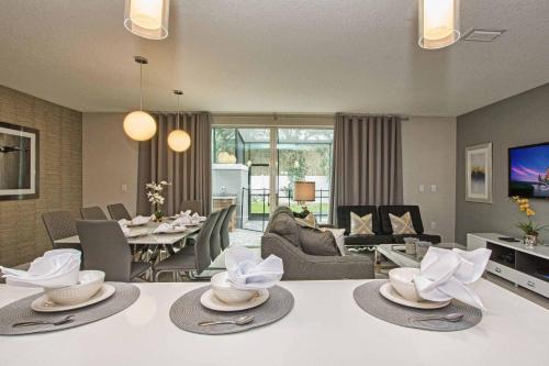 Beautiful 4BD home Themed Pool and Grill 4417 photo 7