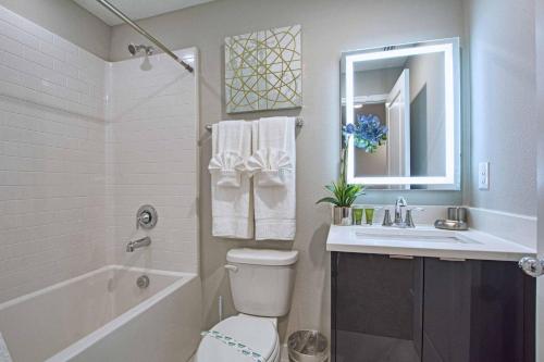 Beautiful 4BD home Themed Pool and Grill 4417 photo 30