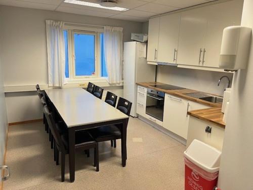 Η κουζίνα ή μικρή κουζίνα στο Guesthouse Vågen