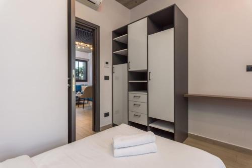 Una cama o camas en una habitación de Amine Apart-Hotel by Stayinn