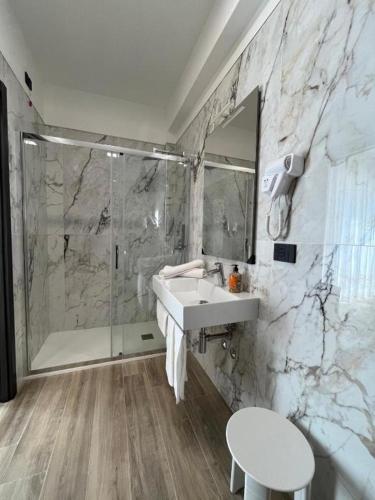 a bathroom with a sink and a shower at Home Design La Vela in Zapponeta