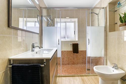 a bathroom with a shower and a sink and a toilet at Tío Salvador in Bolbaite