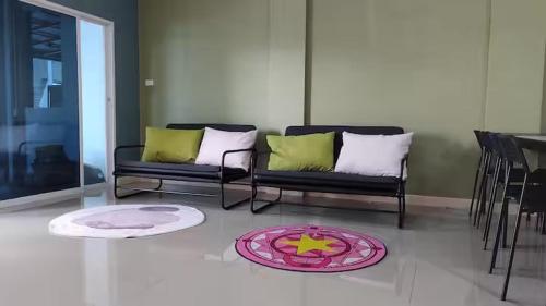 Posezení v ubytování The Cozy Place 105 Private 3 beds 3 baths Lasalle Bangkok