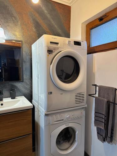ファガラシュにあるMarco’s Studioのギャラリーの写真