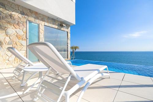Kolam renang di atau dekat dengan Ocean Villa Shonan