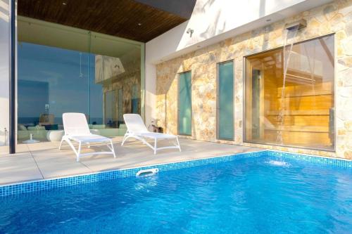 Kolam renang di atau dekat dengan Ocean Villa Shonan