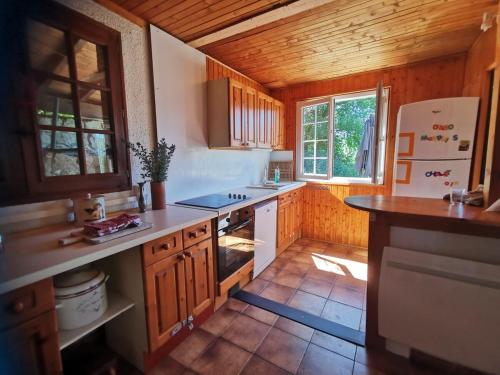 Le Chalet D'en Paradisにあるキッチンまたは簡易キッチン