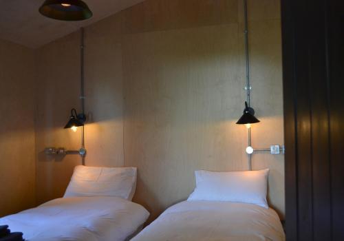 Katil atau katil-katil dalam bilik di Cosy hideaway nestled between Aberporth & Tresaith