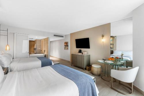 Postel nebo postele na pokoji v ubytování Amrit Ocean Resort & Residences Singer Island