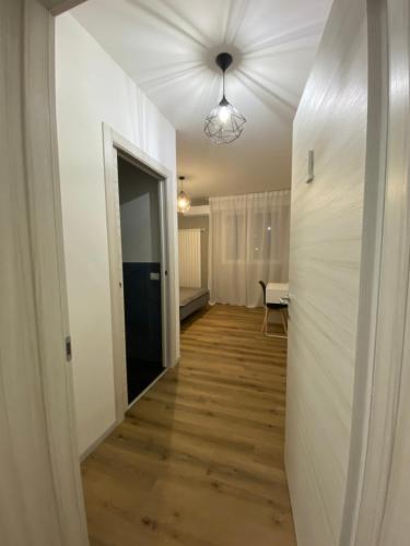 an empty room with a hallway with a ceiling at Colibrì Art B&B in San Martino in Argine