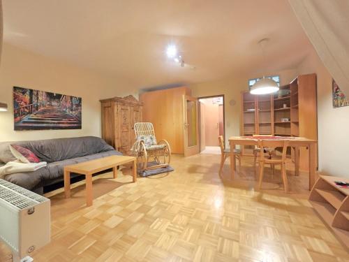 UNI - CITY - STUDIO 1a