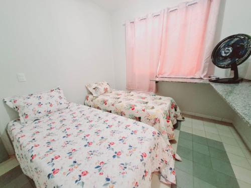 Gambar di galeri bagi CASA - localizada no centro de Campo Grande - 2 quartos com ar e garagem para 2 carros di Campo Grande