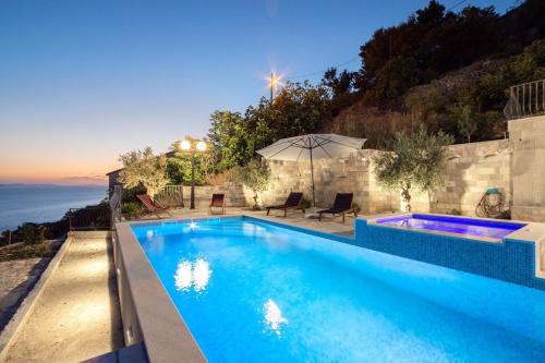 Lovely Villa With Heated Pool and Sea View for 8 Persons