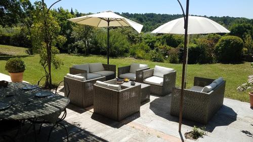 Photo de la galerie de l'établissement Maison de charme dans parc de 2 hectares, à Lourmarin