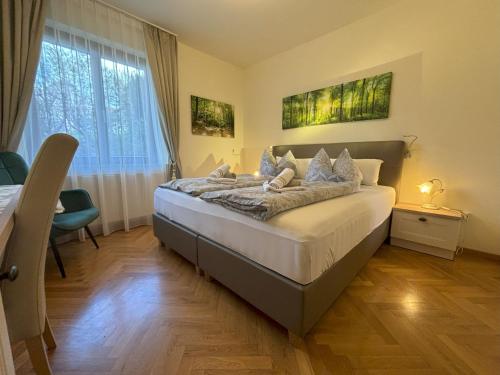 Postel nebo postele na pokoji v ubytování MARTINIHOF - Appartements mit Frühstück