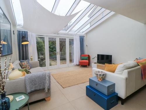 a living room with a ceiling with skylights at 6 Inveravon in Christchurch