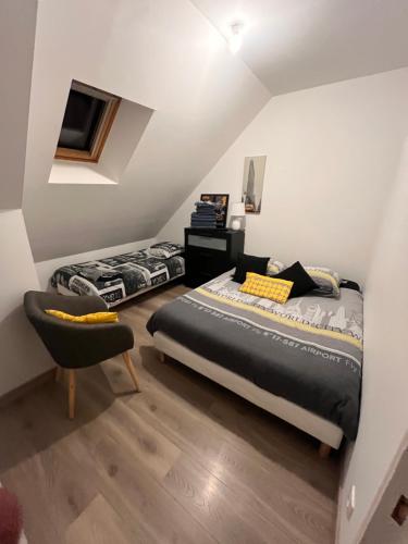 Postel nebo postele na pokoji v ubytování Gite 5 pers avec 2h espace bien-être privatisé inclus dans le prix de la nuit 80m2 de détente