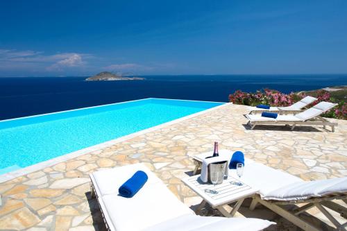Slow Luxury Patmos Hideaway Villas Sophia, Tatyana and Leda with panorama and pool