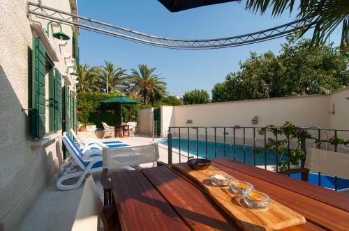 10 Persons Villa With Pool at Island Brac
