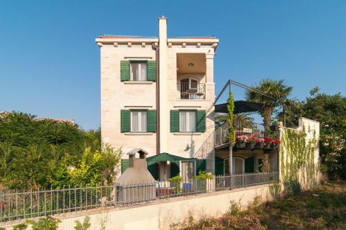 10 Persons Villa With Pool at Island Brac