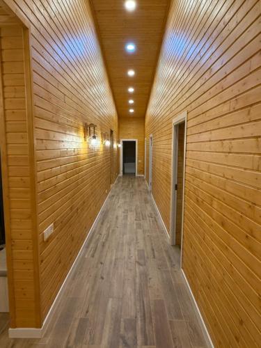 a hallway with wooden walls and a wooden floor at Denver Villa in Sagmosavan