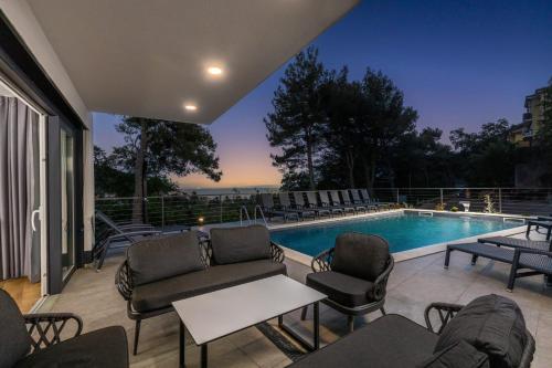 Billede fra billedgalleriet på Villa with 6 Bedrooms and Heated Pool i Mošćenička Draga