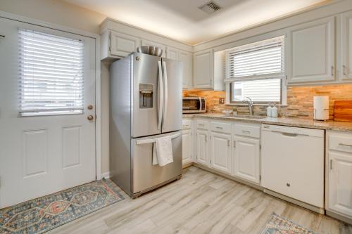Η κουζίνα ή μικρή κουζίνα στο Steps to Beach Townhome with Balcony in Ocean City