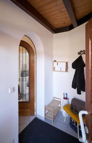 a room with a door and a bench in a room at Ferienhaus am Spiegelberg in Lemgo in Lemgo