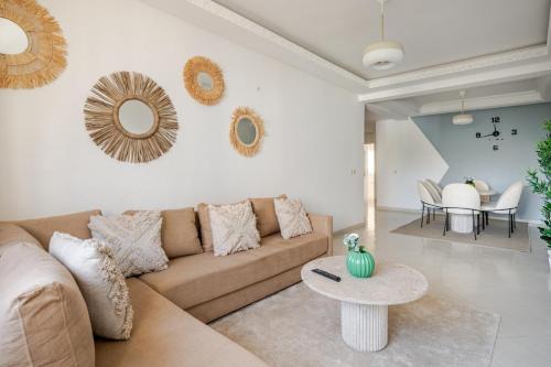 a living room with a couch and a table at Rabat Centro Apartments in Rabat
