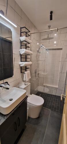 Et badeværelse på Old town luxury apartment