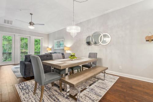 Χώρος καθιστικού στο 905 Summerwoods Cir