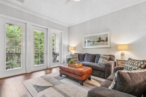 Χώρος καθιστικού στο 905 Summerwoods Cir