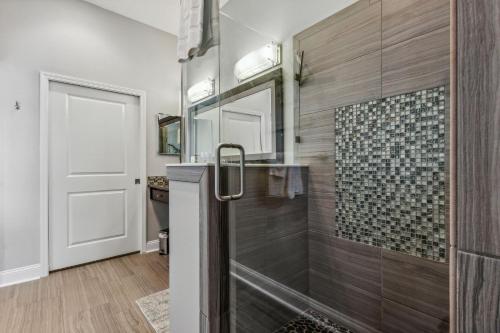Ένα μπάνιο στο 905 Summerwoods Cir