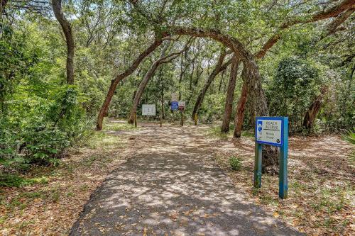 Κήπος έξω από το 905 Summerwoods Cir