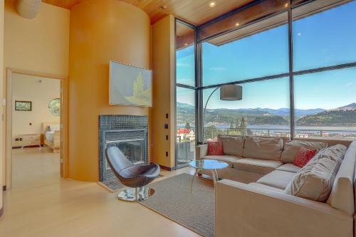 a living room with a couch and a fireplace at Alizes 30 Day in Hood River